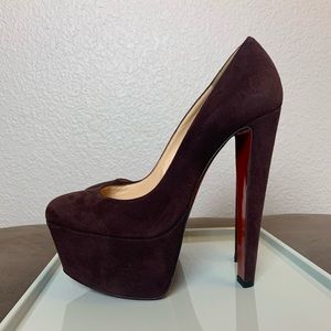 ✌🏼SOLD 🔥 Christian Louboutin Alta Vicky 38.5